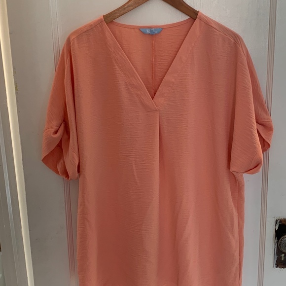 NEW NEVER WORN Beautiful peach / light coral flowy v-neck blouse - Picture 3 of 7